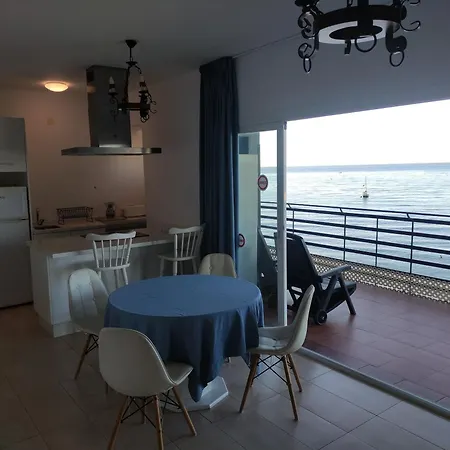 Appartement In First Line Apto 4-6