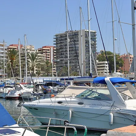 In First Line Apto 4-6 Διαμέρισμα *